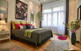 M52 Apartment - Hostaid